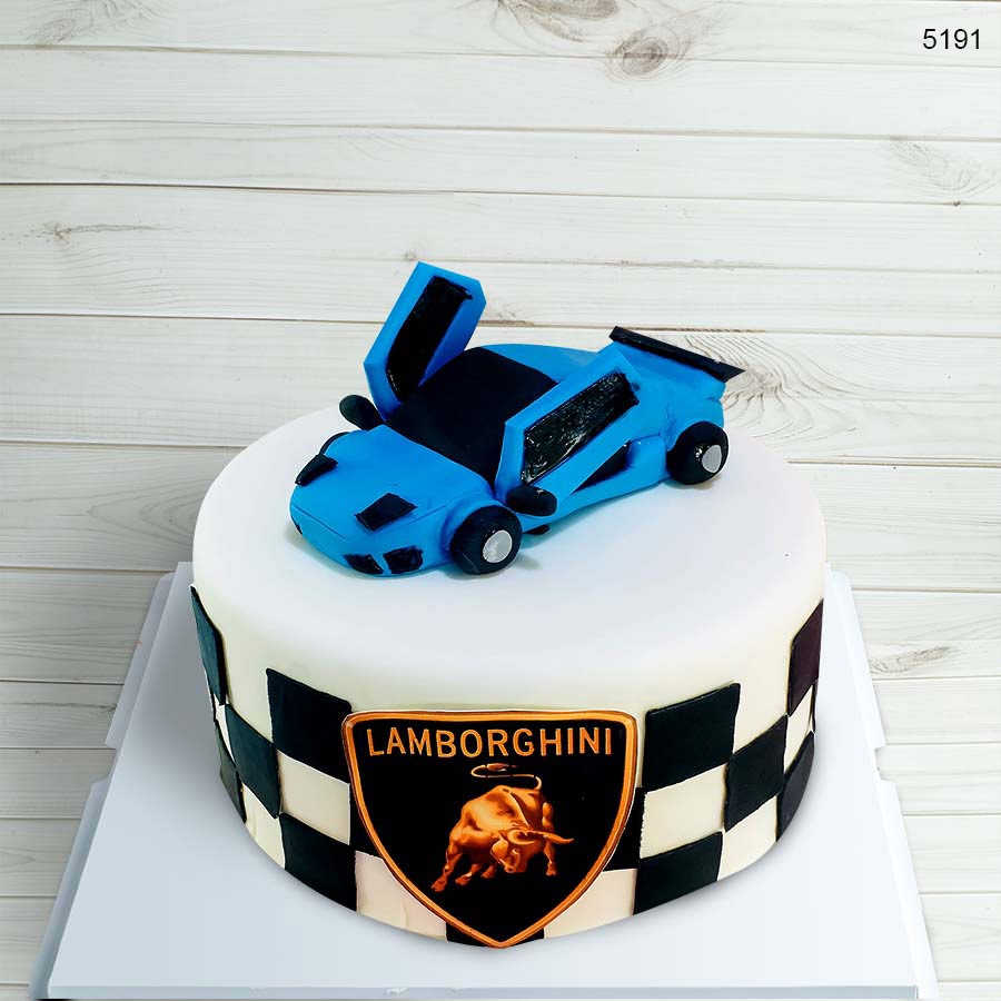 Bánh kem tạo hình xe Lamborghini siêu ngầu mừng sinh nhật bé trai