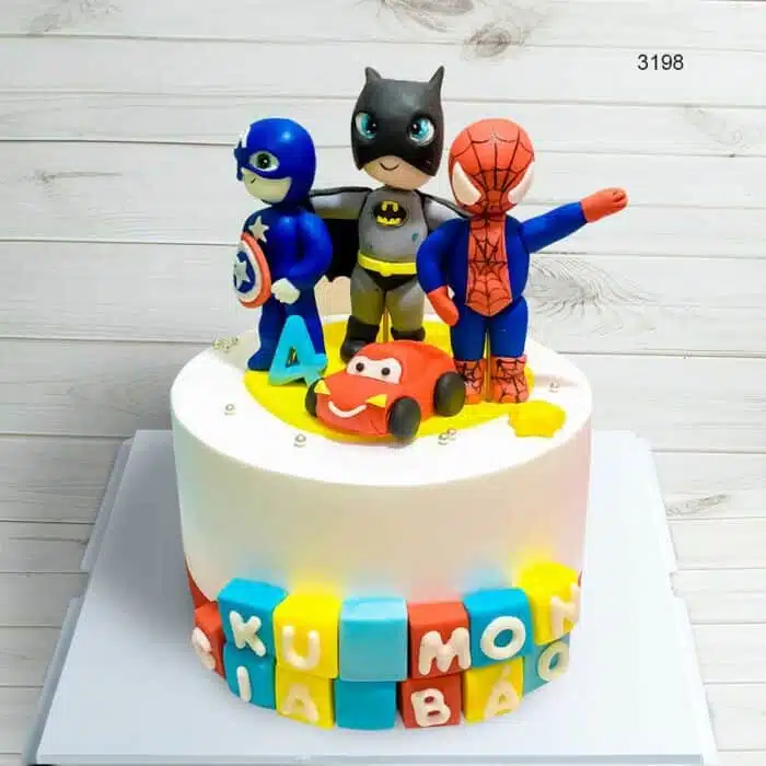 Bánh sinh nhật siêu anh hùng và ô tô