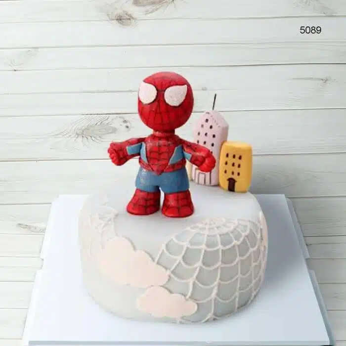 Chiếc bánh sinh nhật có người nhện nổi bật