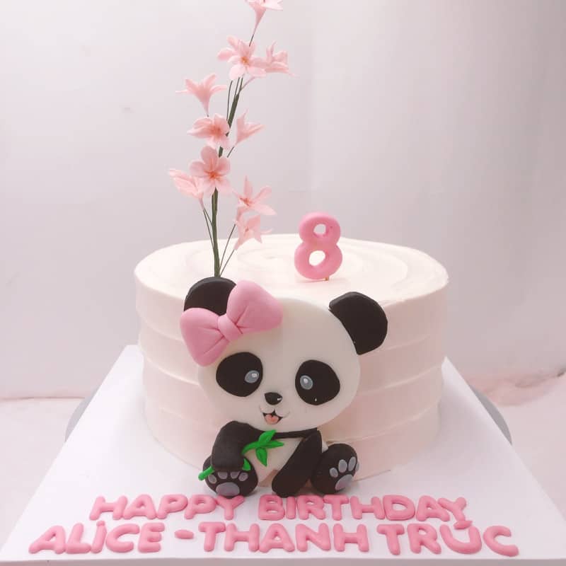 Bánh sinh nhật gấu trúc màu hồng tặng bé gái Thanh Trúc