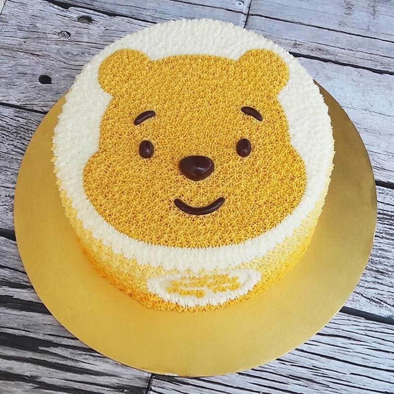 Mẫu bánh sinh nhật bé gái 9 tuổi hình mặt gấu Pooh
