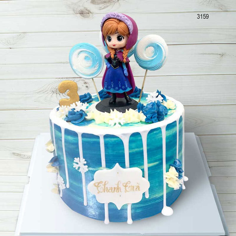 Bánh sinh nhật hình công chúa Anna đẹp cho bé gái 9 tuổi