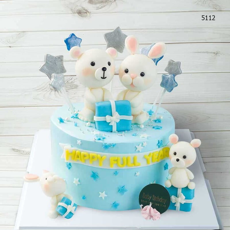 Bánh sinh nhật gấu và thỏ trắng