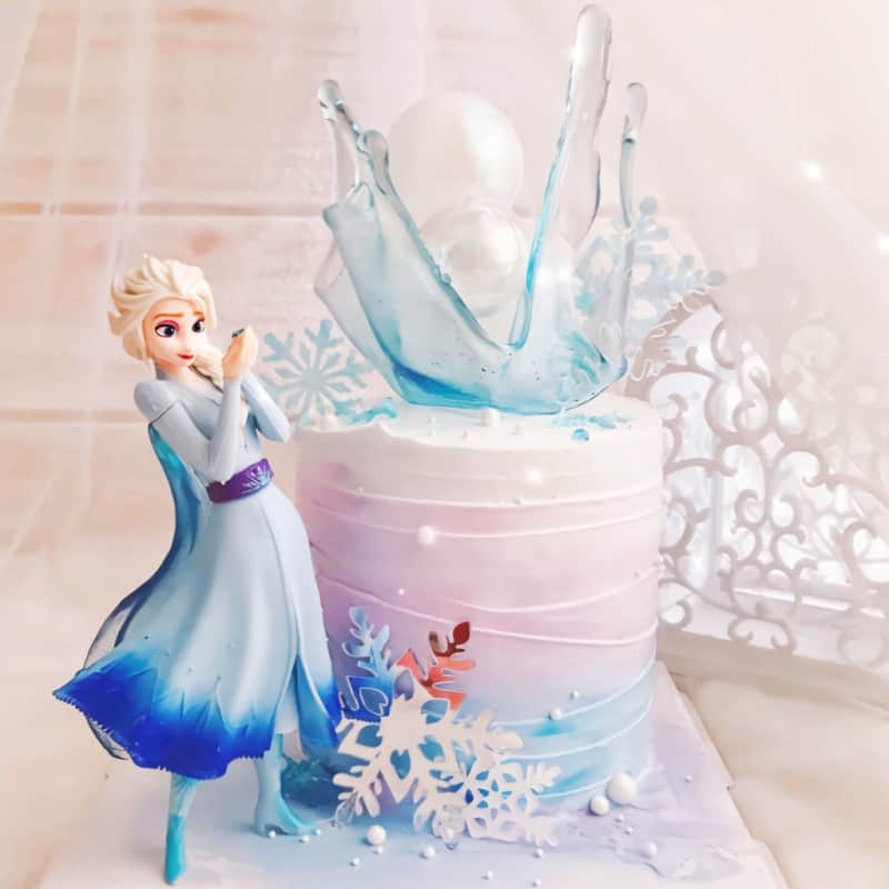 Bánh sinh nhật Elsa phần tô điểm bánh 3 chiều kỳ lạ mắt