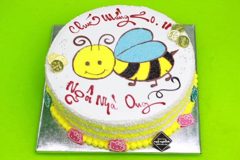 Bánh kem sinh nhật vẽ ong và Hello Kitty