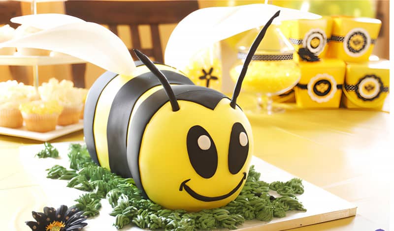 Bánh sinh nhật tạo hình chú ong dễ thương