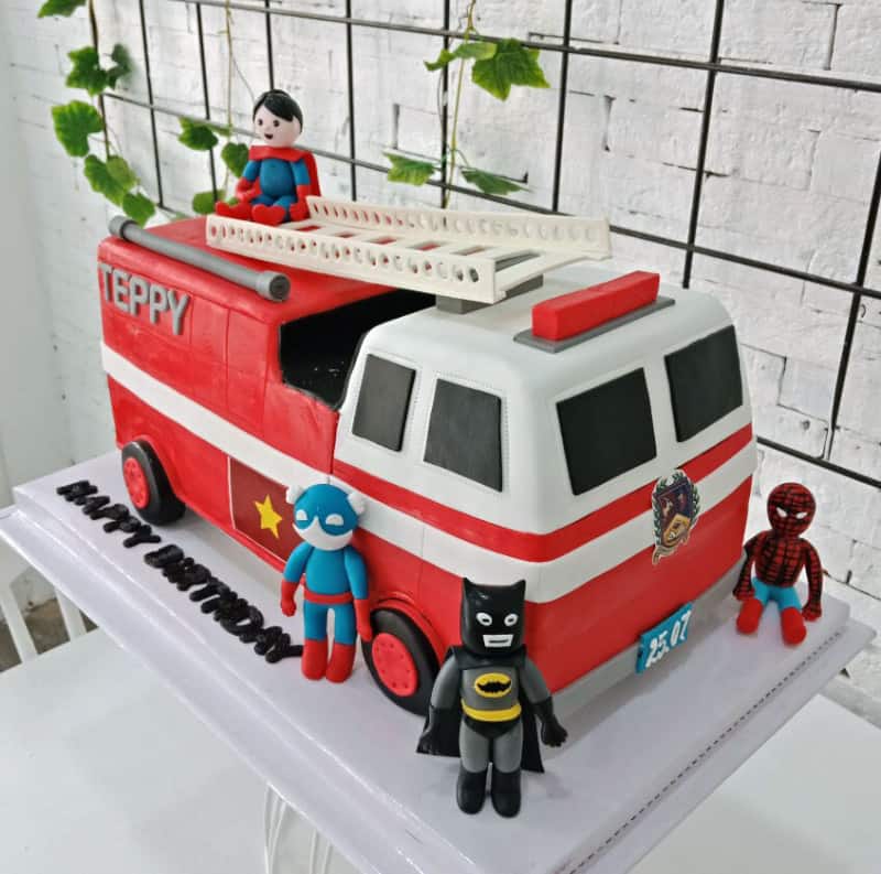 Bánh sinh nhật xe cứu hỏa nhân vật siêu anh hùng
