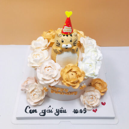 bánh sinh nhật tạo hình chú hổ và hoa