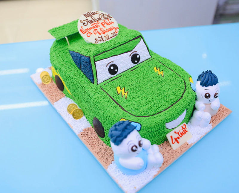 Mẫu bánh sinh nhật hình ô tô cho bé trai 9 tuổi mới lạ