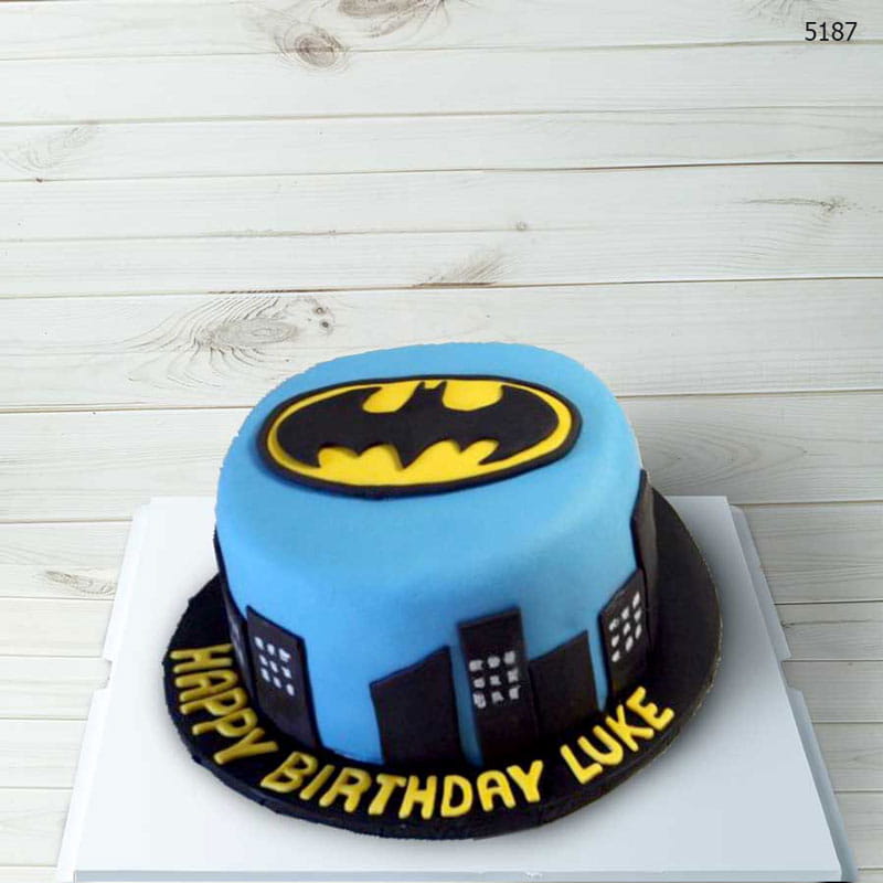 Bánh sinh nhật hình Batman cho bé 9 tuổi