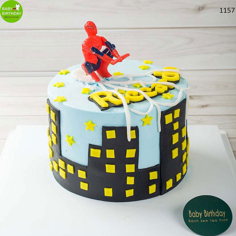 Bánh sinh nhật hình người nhện nhả tơ