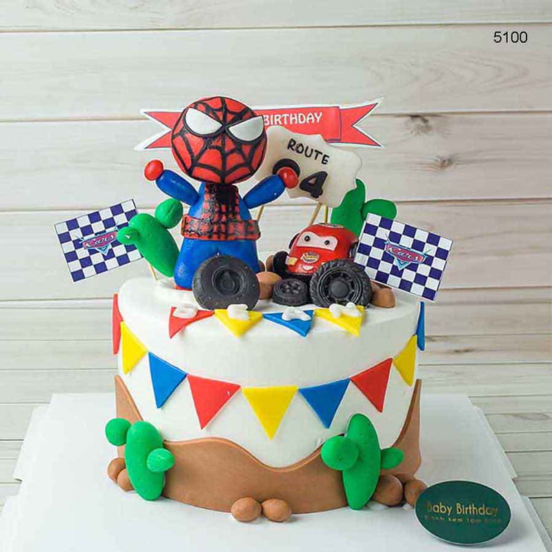 Bánh sinh nhật hình người nhện chibi cho bé trai 9 tuổi