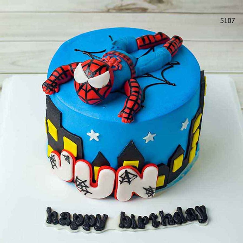 Bánh sinh nhật người nhện tinh nghịch cho bé trai 9 tuổi