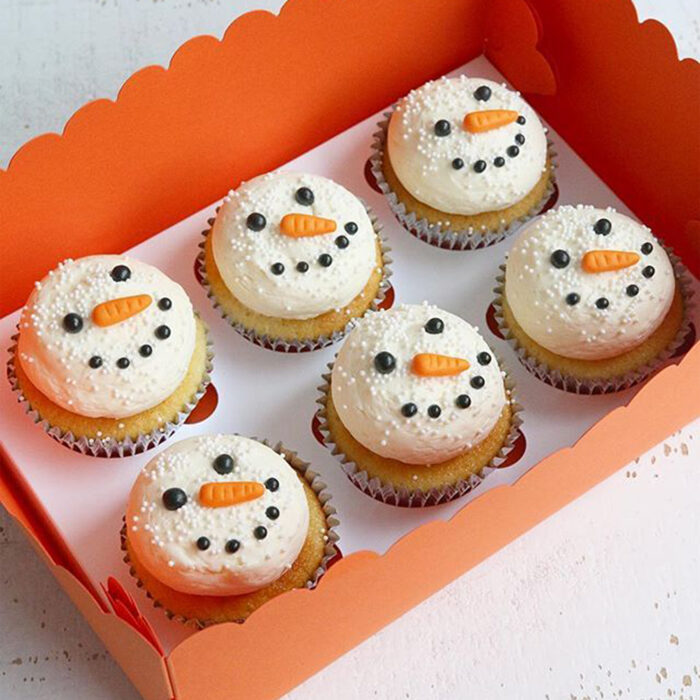 Bánh cupcake sinh nhật tạo hình người tuyết