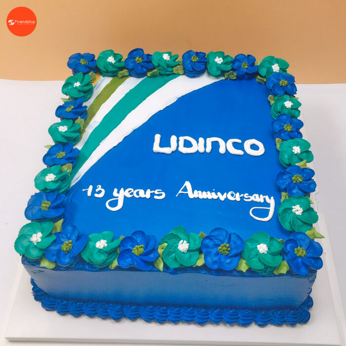 Bánh sinh nhật công ty tạo hình hoa màu xanh nhẹ nhàng