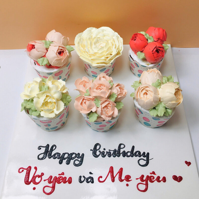 Bánh sinh nhật mẹ tạo hình hoa nghệ thuật đặc sắc